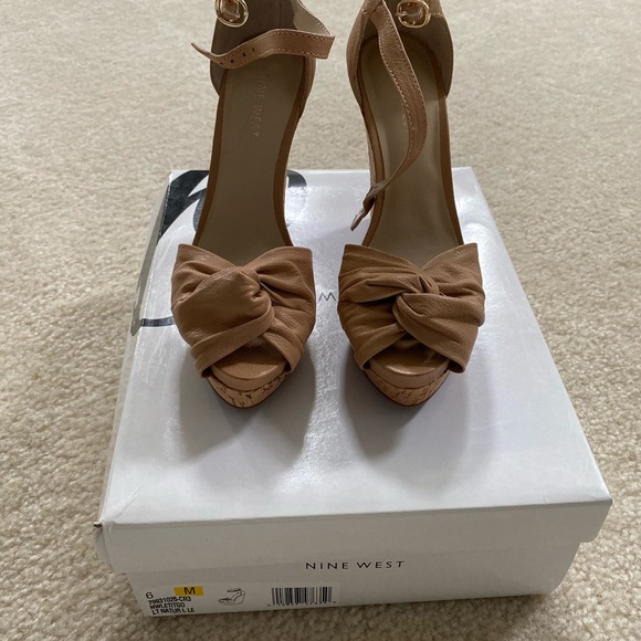 Nine West Nude Letitgo Wedges in Size 6 - Picture 4 of 4